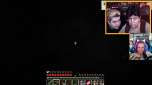 ЖЕКА СМОТРИТ МОЯ МАМА ПЕРВЫЙ РАЗ КОПАЕТ ШАХТУ В МАЙНКРАФТ! (ЖЕКА СМОТРИТ ВИДЕО ИГОРЯ) НАРЕЗКИ ЖЕКИ!