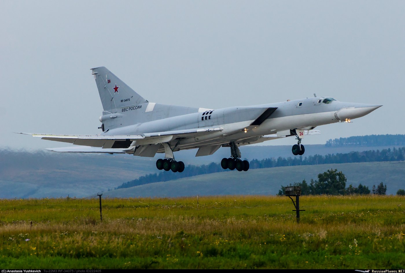 Самолет ту 22м3 фото характеристики. Ту-22м3. Самолёт ту-22м3. Ту 22 МЗ. Бомбардировщик ту-22м3.