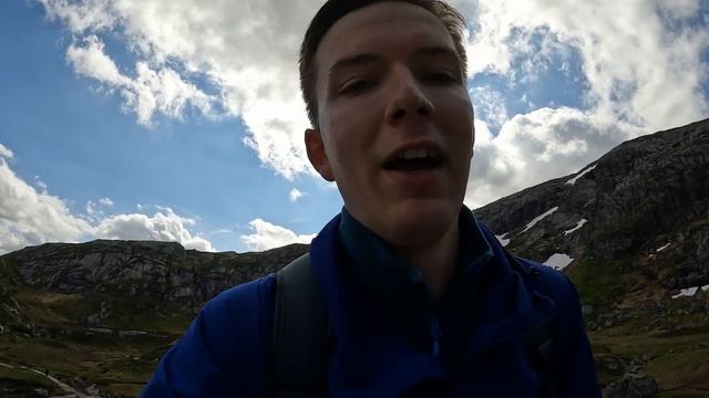 Хайкинг в Норвегии. Самый красивый фьорд и самый опасный камень / СТОЮ НАД ПРОПАСТЬЮ В 1КМ!