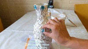 Нежная ваза из бутылки своими руками . Декор шпатлевкой и стеклянными камушками