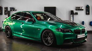 BMW 5 Series F10 | 3D винилография на кузове с помощью пленки и оклейка в изумрудный Teckwrap.