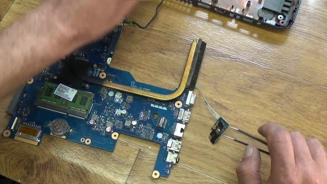 Ремонт ноутбука HP 255: не включается. смотреть онлайн