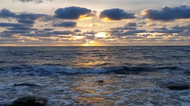 Красивій рассвет у Черного моря. Одесса сегодня. Морской бриз. Релакс. смотреть онлайн