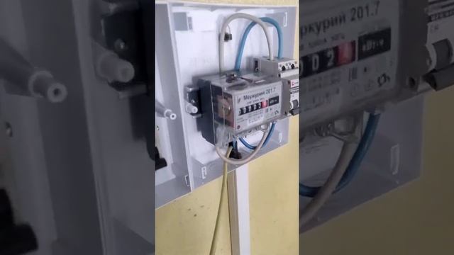 Электромонтаж арендуемого цеха. День первый. смотреть онлайн