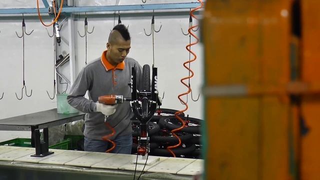 TOURING A BMX BICYCLE FACTORY IN TAIWAN W/ GT!! || E-LOG 011 смотреть онлайн