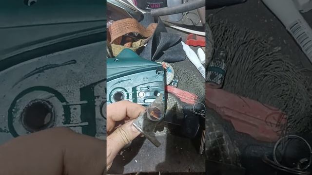 Ремонт шпильки крепления шины электропилы Makita US 3520A.