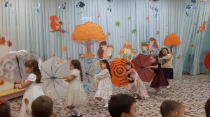 "Танец с зонтиками"