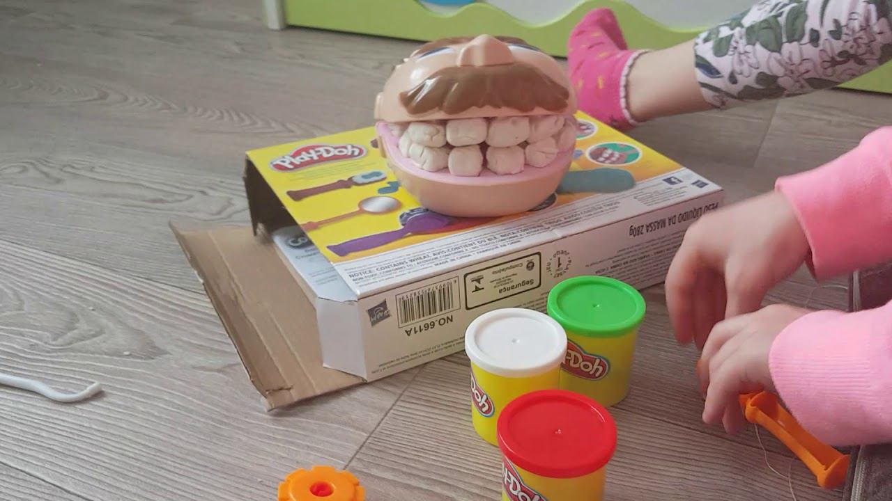 Чистим зубы.Юный стоматолог.Плей до. смотреть онлайн