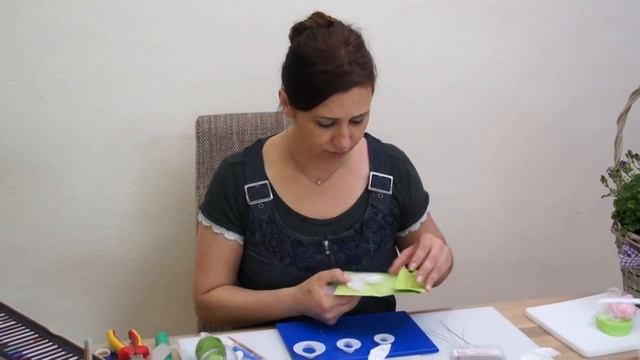 Изготовление розы из цветочной сахарной пасты - Украшение тортов смотреть онлайн