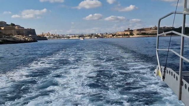 Мальта.Морская прогулка на круизном кораблике вокруг Валетты.Релакс видео с видами на Мальту с моря