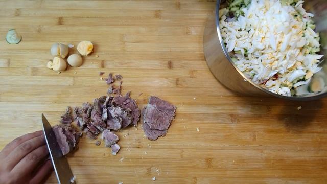 Окрошка - Рецепт мясной окрошки на кефире и минеральной воде.