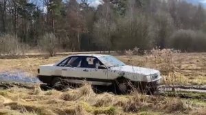 Неудачный офроод или нехватило клиренса. Ауди 100 4х4 кватро