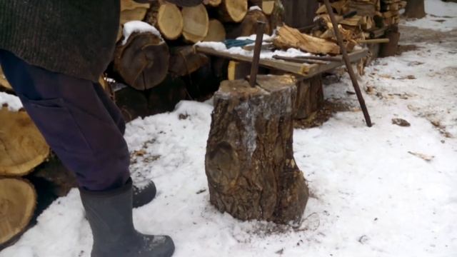 колка дубовых сучков клином.часть 2 смотреть онлайн