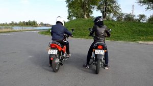 Сравнение глушителей, сток и "раздушенный" сток на M1NSK D4 125.