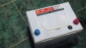 Зачем и как закреплять аккумулятор?