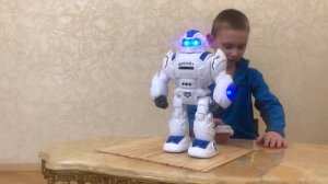 Игрушка робот на радио пульте обзор