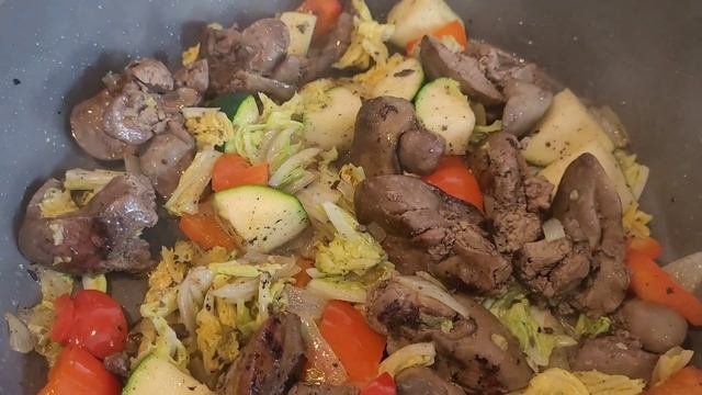 Обед при диабете 2 типа. Куриная печень с овощами.