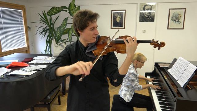 H. Wieniawski: Polonaise de Concert in D major performed by Leon Korman 4K