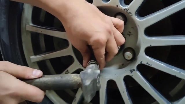 Как открутить секретку,болт "гайку" с секретом на колесе. Открутить за 3 минуты!!!!