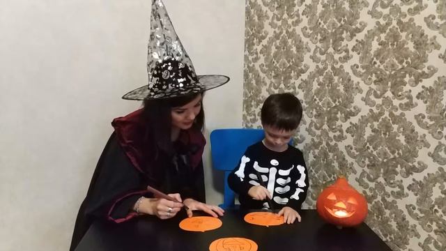 HALLOWEEN! English for kids - ХЭЛЛОУИН! Английский малышам смотреть онлайн