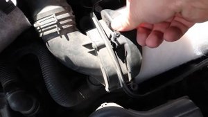 Замена воздушного фильтра на двигателе Volkswagen 1.6 BSE/ Air filter replacement 1.6 BSE WV