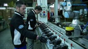 Применение робота Universal Robots совместно с винтовёртом