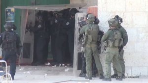 Мечеть Аль-Акса в Иерусалиме подвергается нападению евреев