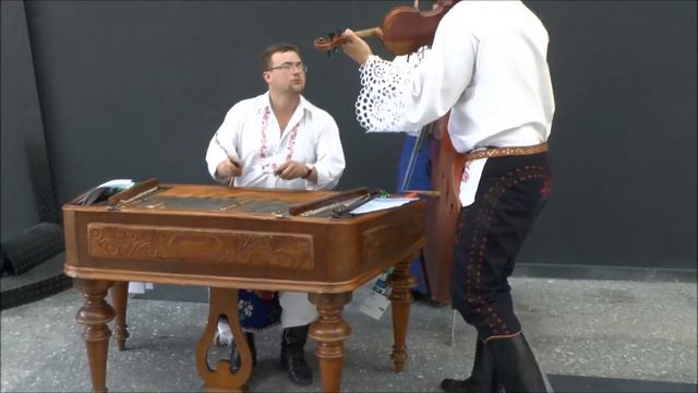 Невероятная игра на цимбалах! Душевная, красивая музыка. Струнный ансамбль из Чехии