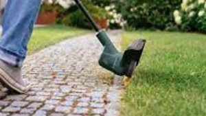Отзыв от дачного мастера на электро триммер BOSCH EasyGrassCut 26 выполняет свои задачи