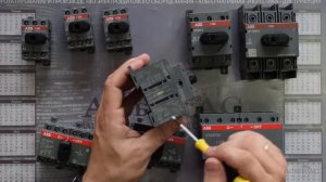 OT63F3 - Рубильник 3-полюсный 63А (с ручкой) на DIN-рейку или монтажную плату ABB (1SCA105332R1001)