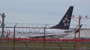 Взлет и посадка пассажирских самолетов в международном аэропорту города Чикаго США USA