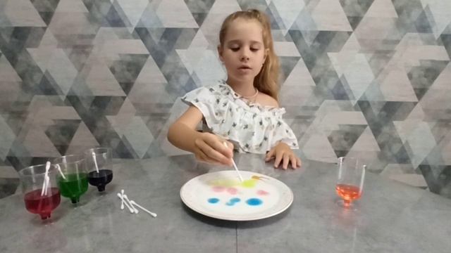 Опыт #8. Разноцветное молоко, которое движется! ?