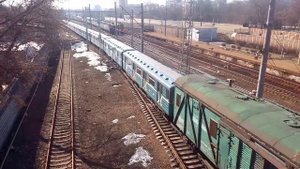 Перегон вагонов метро в ремонт на станции Люблино