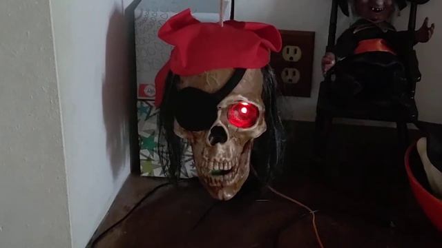 Magic Power Halloween Animated Singing Pirate Skull - "I Ain't Got No Body" смотреть онлайн