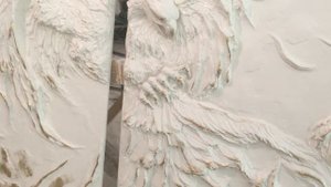 наносим золотую краску на барельеф