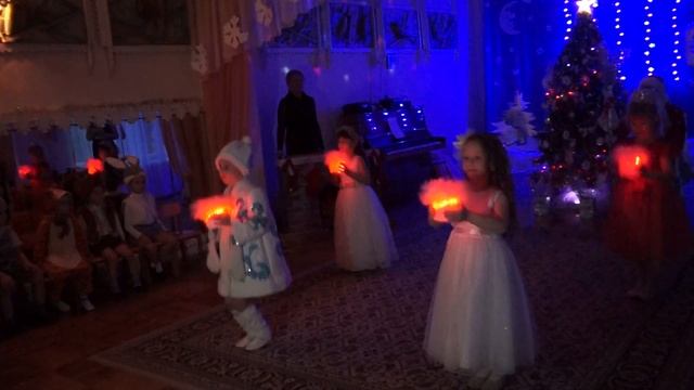 Танец с фонариками муз рук Парахневич И П