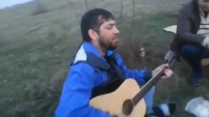 спел для братвы очень красивый песни под гитару