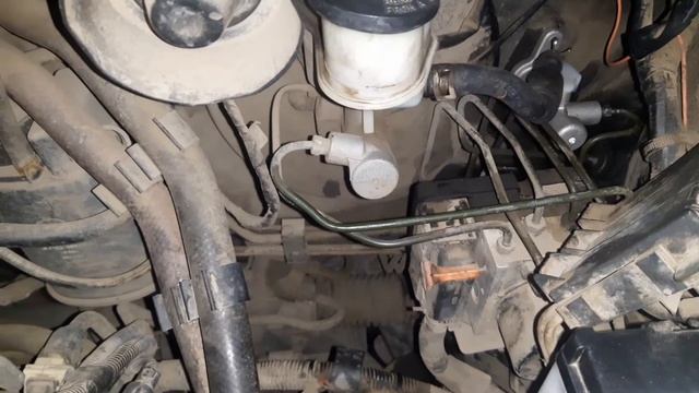 Прокачка главного цилиндра сцепления Geely MK смотреть онлайн