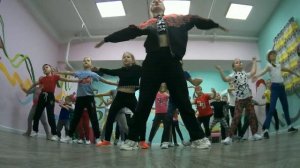 Мы танцуем хип-хоп. Разминка в стиле Хип-хоп.