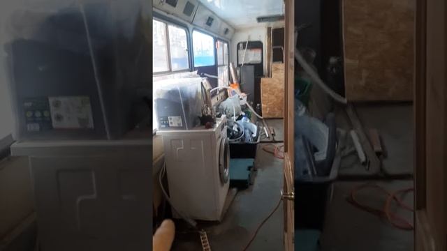 Автодом из автобуса. Автобаня. Жизнь в автодоме в Питере. Планировка туалета и душевой кабинки. смотреть онлайн