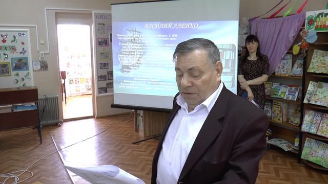 Василий Лаенко (г. Ставрополь) читает авторские стихи для детей в Кочубеевской библиотеке. смотреть онлайн