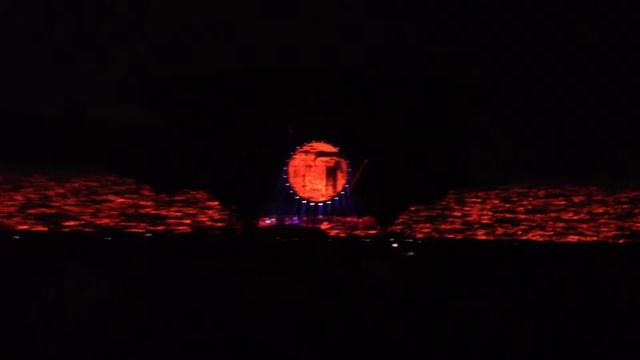 Roger Waters - The Wall Tour 2013 Budapest, Puskás Ferenc Stadion intro смотреть онлайн