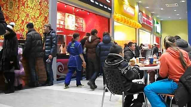 Светодиодный экран в ТРЦ "Огни" г.Барнаул смотреть онлайн