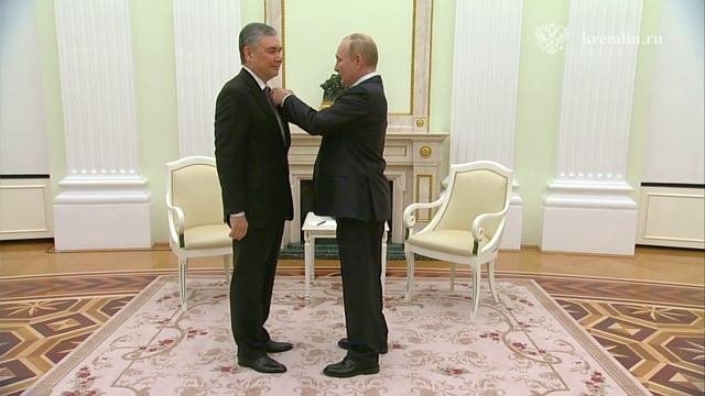 Владимир Путин вручил Гурбангулы Бердымухамедову орден «За заслуги перед Отечеством» IV степени