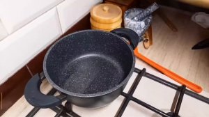 Говяжья печень в сметане, с луком.