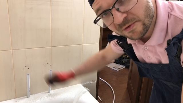 Установка ДЕШЁВОЙ ванны, если смеситель на стене. Как не купить Г? смотреть онлайн