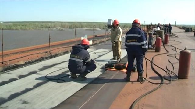 12 05 2016 Совершён первый пеший переход по новому мосту через Каму смотреть онлайн