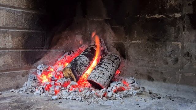 Камин - Живой ОГОНЬ | Звуки огня | Горящие угли | Треск углей | |Огонь для сна | Релакс | Романтика смотреть онлайн