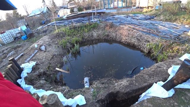 3ч. Бюджетный, без пленки пруд своими руками. Осушил старый пруд. Ограждение вокруг пруда.