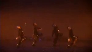 Крутая задумка для танца. Повторить бы!